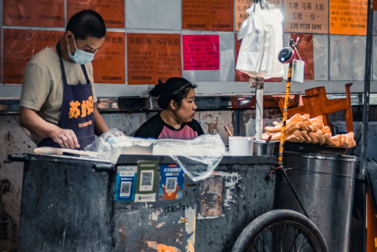 站立抬腿锻炼，方法与技巧的全面解析